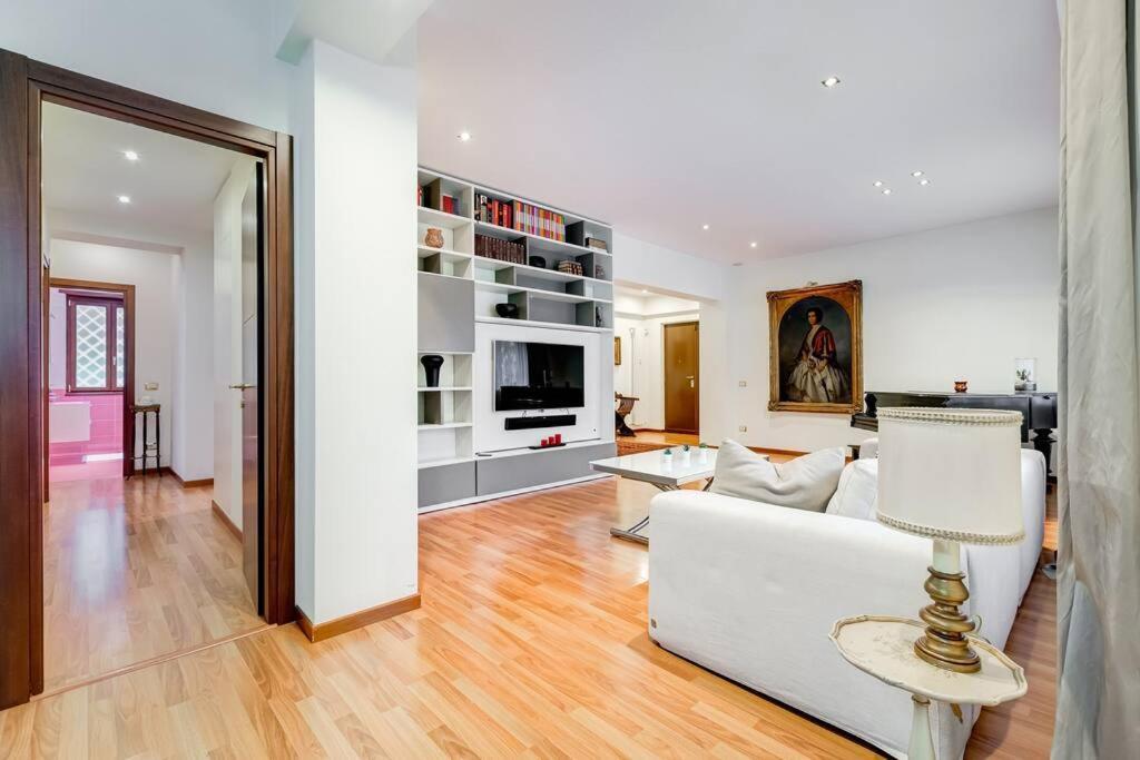Exclusive Apartment In Eur Lake Roma Ngoại thất bức ảnh